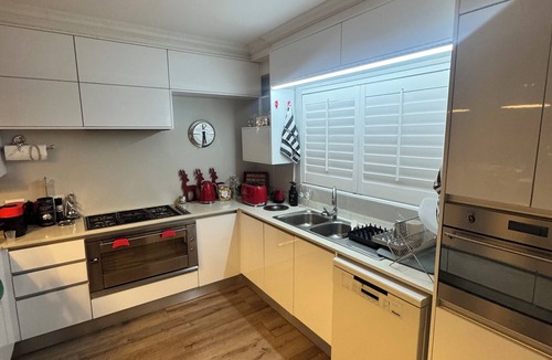 Simondium Cabin | Lakefront Luxury in Pearl Valley – Golf & Wine
