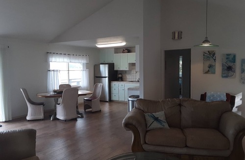 Clearlake House | Lakefront Secluded home,~ Sandy Sheltered Cove ~ Serene Location.All "SSSeS"