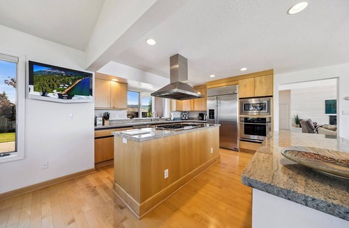 Tahoe Keys House | Lakefront Tahoe Keys Home with 100 ft of Private Sandy Beach
