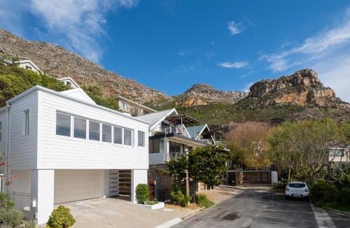 Muizenberg House | Lakeside Ocean Breeze