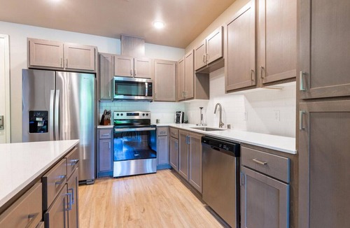 North Natomas Apartment | Landing at Alira Luxury Apartments - 2 Bedrooms in Natomas Crossing