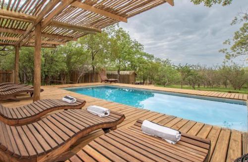 Kruger National Park Cabin | Langa Langa Safari Camp - Inc 2 Kruger Safaris Daily
