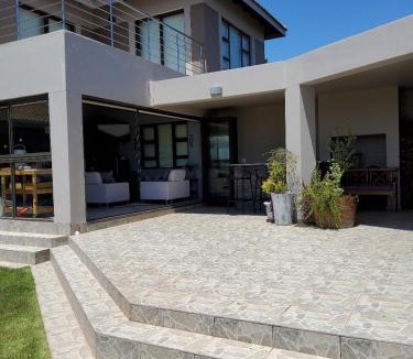Langebaan Villa | Langebaan Golf Estate - Signature Hole 24hrs power