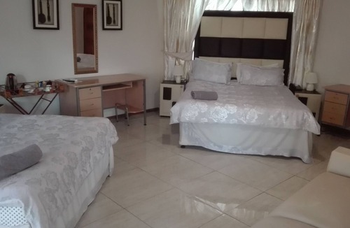 Daveyton House | Lapeng Village Guest House
