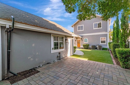 Ryland House | Large 6 Bedroom DT SJ Getaway with Huge Backyard and 2 car garage. Fast Wifi