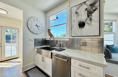 Freestone House | Large Country Estate in Downtown Sebastopol
