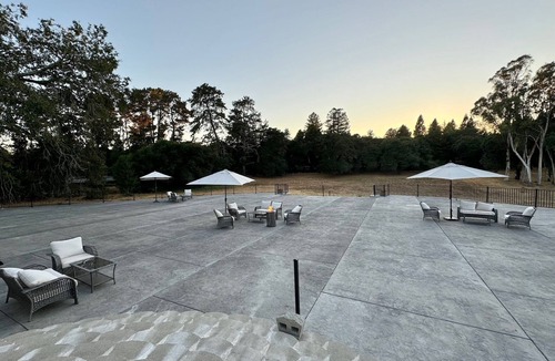 Freestone House | Large Country Estate in Downtown Sebastopol