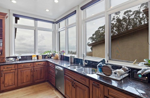 Oakland House | Large Family Home in the Oakland Hills - Panoramic Bay Views and Regional Parks!