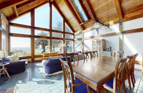 Elk House | Large Oceanfront Bluff Home - Hot Tub Kids Room