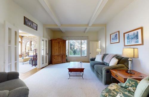 Elk House | Large Oceanfront Bluff Home - Hot Tub Kids Room
