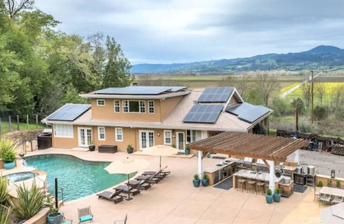 Healdsburg House | Large Outdoor Kitchen, Pool, Hot Tub, Firepit.8 Mins From Healdsburg Plaza