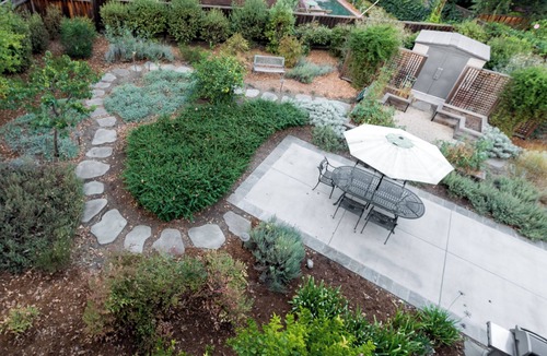 San Jose House | Large well-preserved Victorian a mile to the McHenry Convention Center