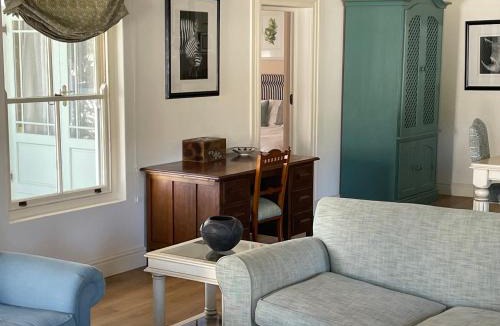 Franschhoek Apartment | Largest one bed apartment & private pool in the Hoek
