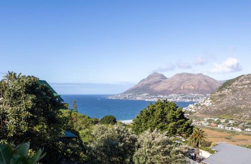 Fish Hoek House | Lark House, Peaceful Mountain Home with Wonderful Ocean Views