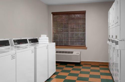 The East Side Hotel | Larkspur Landing Extended Stay Suites South San Francisco
