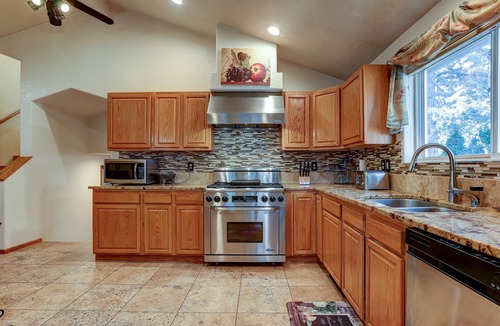 Larkspur House | Larkspur Trail - Pool Table, Gourmet Kitchen, Outdoor Living