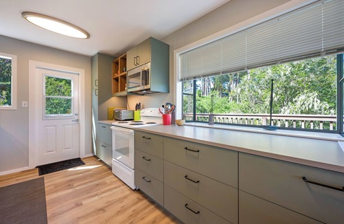 Bodega Bay House | Las Brisas-newly renovated with magnificent view of harbor and Point Reyes.