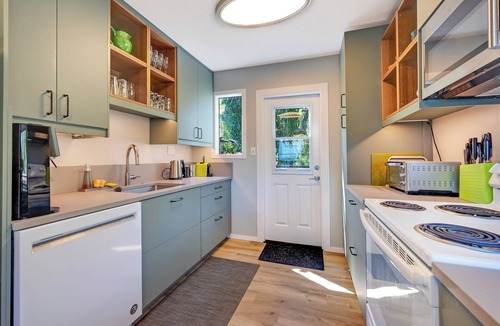 Bodega Bay House | Las Brisas-newly renovated with magnificent view of harbor and Point Reyes.