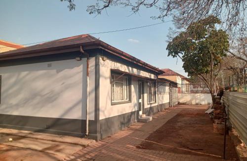 Pretoria West Hotel | Las Palmas Day & Night Guest House