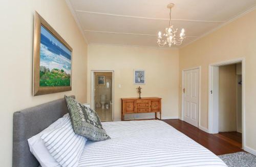 Plumstead Villa | Lavender Guest Cottage