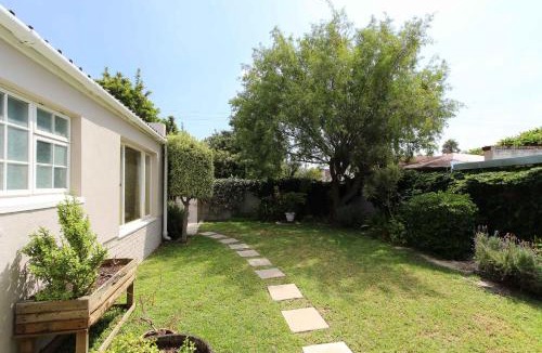 Plumstead Villa | Lavender Guest Cottage