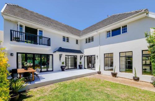 Rondebosch House | Lavenham 5 Bedroom, Rondebosch