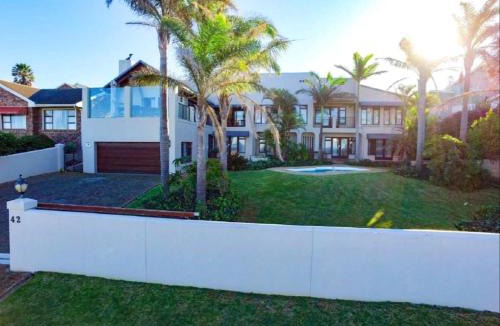 Jeffreys Bay House | Lazydaze Super and Tubes