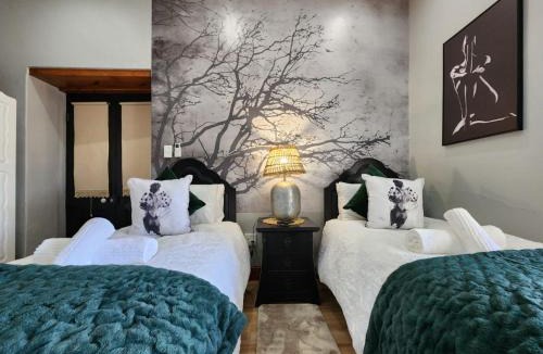 Malmesbury Apartment | Le Graan Guestroom
