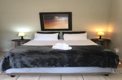 Durbanville House | Le Petit Chateau Guest House