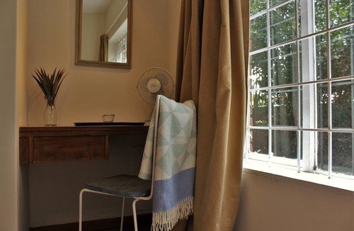 Rondebosch Apartment | Leafy Green, homely 2 bedroom ground floor apartment