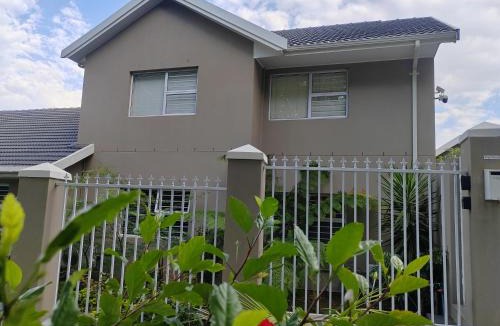 Welgemoed Apartment | Leafy Retreat Kenridge