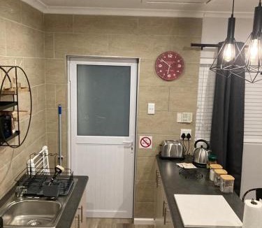 Welgemoed Apartment | Leafy Retreat Kenridge Trendy