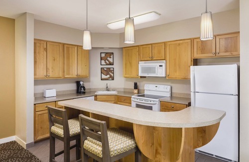 Windsor Resort | Leave your worries at the door!