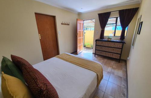 Greater Johannesburg Metropolitan Area Hostel | Lebo's Soweto Backpackers