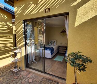 Greater Johannesburg Metropolitan Area Hostel | Lebo's Soweto Backpackers