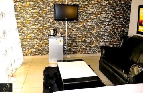 Thembisile House | Leisure 45 Guest House