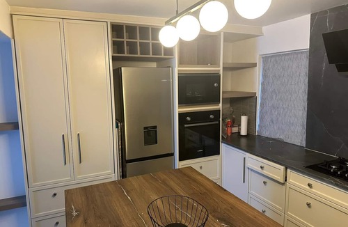 Mowbray House | Lemon House - Cozy Modern Finish and Style - Near University of Cape Town UCT