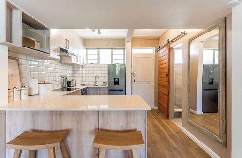 Three Anchor Bay Apartment | Light and Airy Seapoint Escape