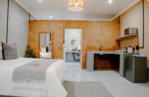 Groblersdal House | Lighthouse Guesthouse & Cafe