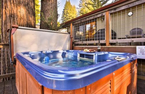 Guerneville House | Lily Pad - Hot Tub! Private Dock! BBQ! Game Room! Walk to Town! Fast WiFi! Dog Friendly!