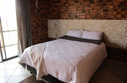 Emalahleni House | Lily Villa Country Lodge