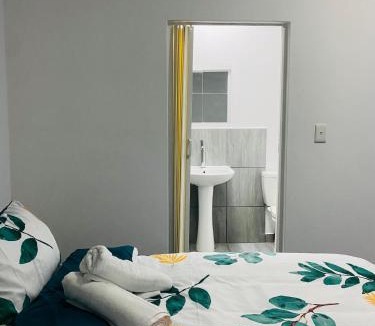 Ekurhuleni House | Linies guest house