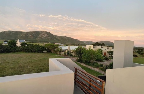 Thornhill House | Little Country Gem