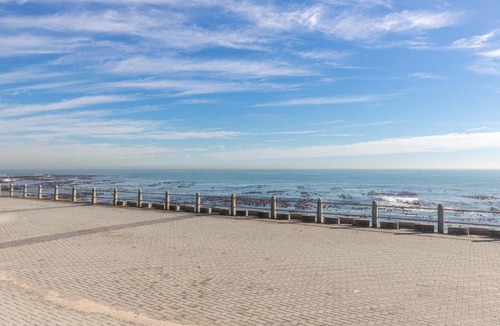 Mouille Point Apartment | Little Gem On The Promenade