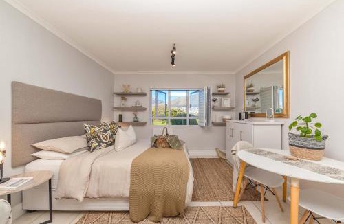 Mouille Point Apartment | Little Gem On The Promenade