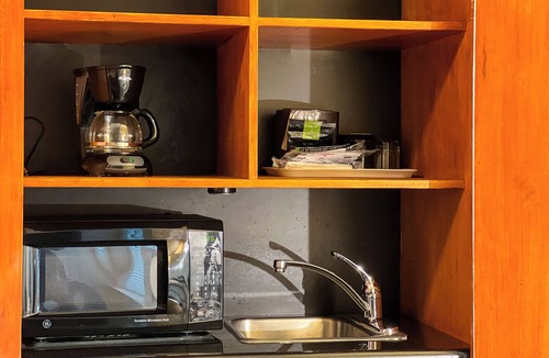 Downtown San Francisco Hotel | Living Room With 2 Bed Rooms Suite,Central Motel in SOMA,Free Parking,Breakfast