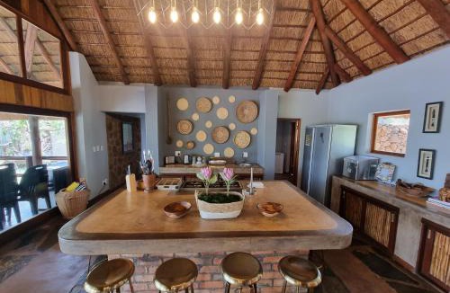 Bela-Bela House | Livingstone Bush Lodge, Mabalingwe
