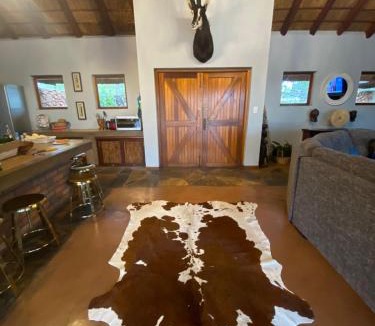 Bela-Bela House | Livingstone Bush Lodge, Mabalingwe