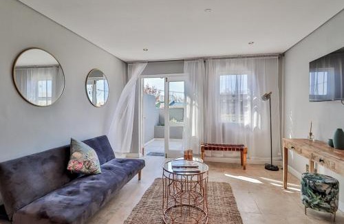 Cape Town City Centre Apartment | Loader Street Studios 5 by CTHA