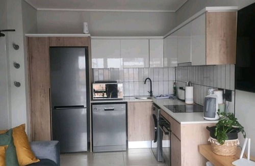 Greater Johannesburg Metropolitan Area Apartment | Located in Johannesburg,Sandton. A beautiful ultra modern 1 bedroom apartment.